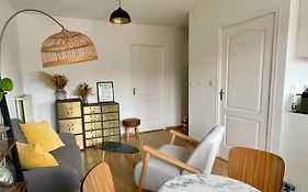 35M2 A La Madeleine: Salon, Cuisine & Sdb Prives
